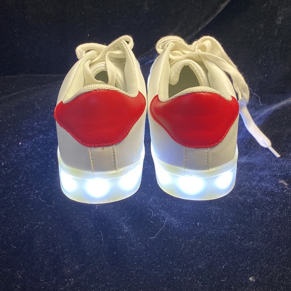 Light up sneakers - Picture 5 of 9